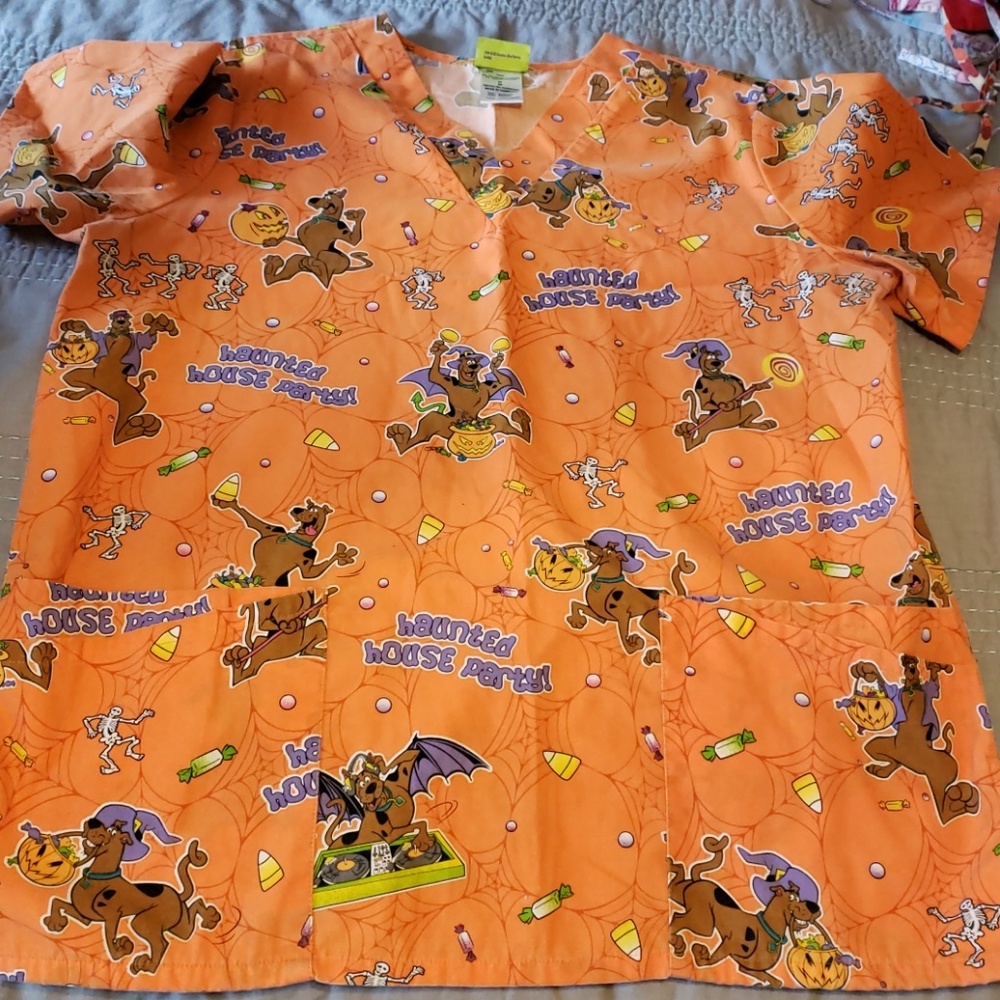 Medium Scooby Doo Scrub top